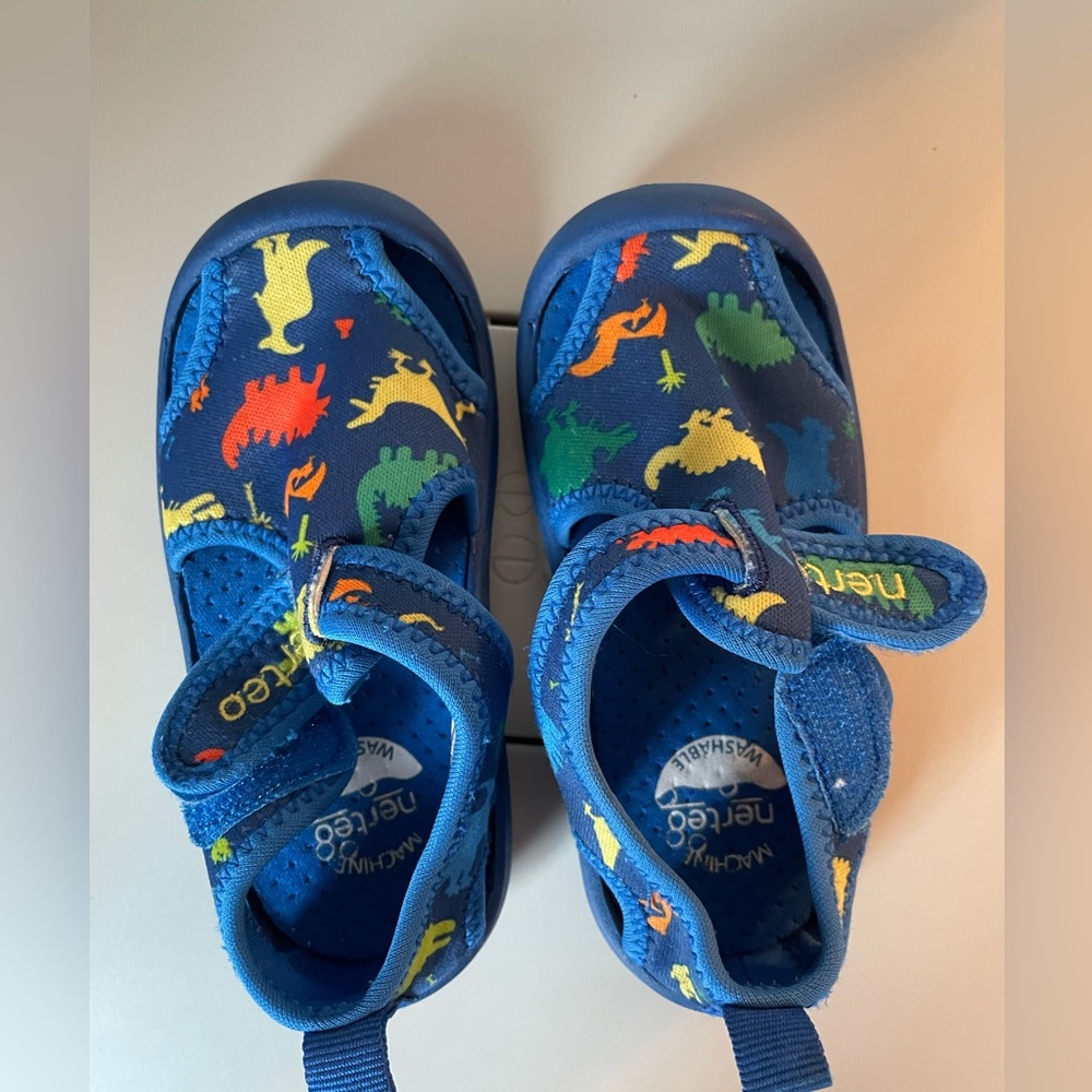 toddler water shoes - like new!
